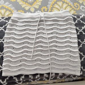 Elegant White Knit Skirt